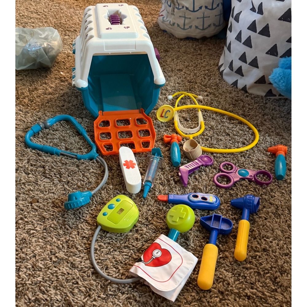 Battat Toys - Veterinarian Playset-Pet Carrier & Pretend Medical Equipment